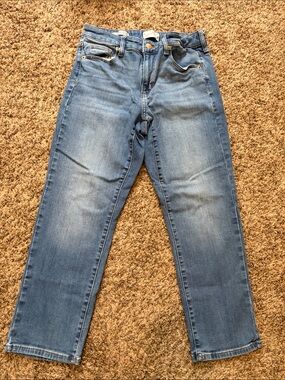 Universal Thread Women's Straight-Leg Jeans in Medium Blue Wash